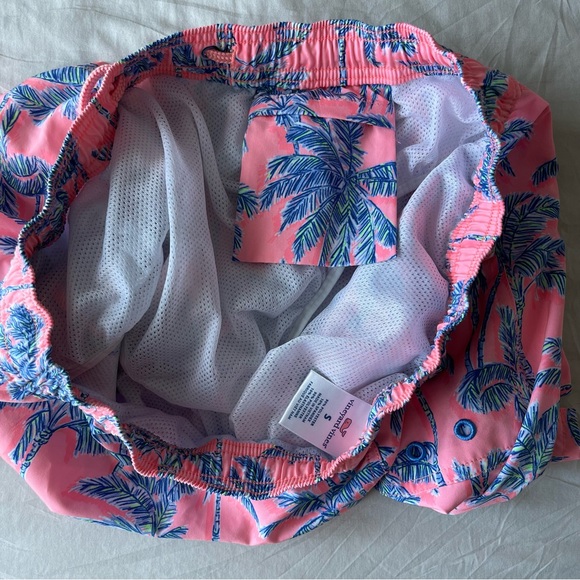 Vineyard Vines Men's Small Pink and Blue Palm Tree Printed Swim Trunks - Picture 4 of 6